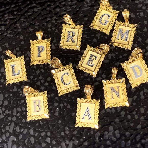 14K Gold initial D Pendant Necklace D B M H J R - Picture 6 of 11